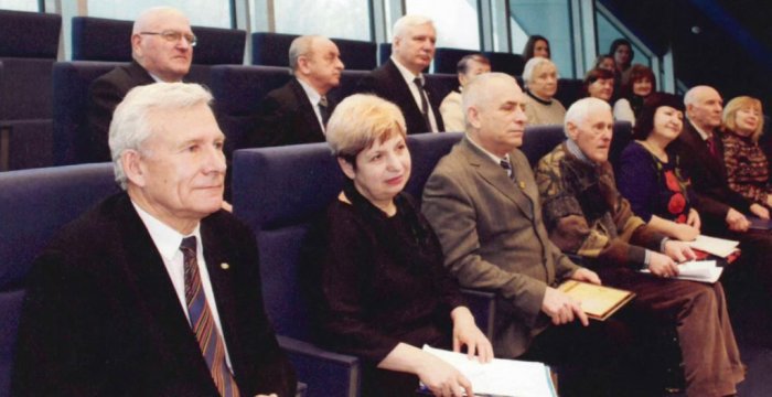 В помещении объединения проходят чествования юбиляров – членов БОО «Ветераны ФКиС».