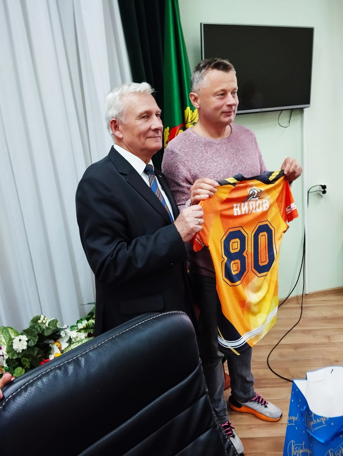 С 80-летним юбилеем поздравили Николая Нилова