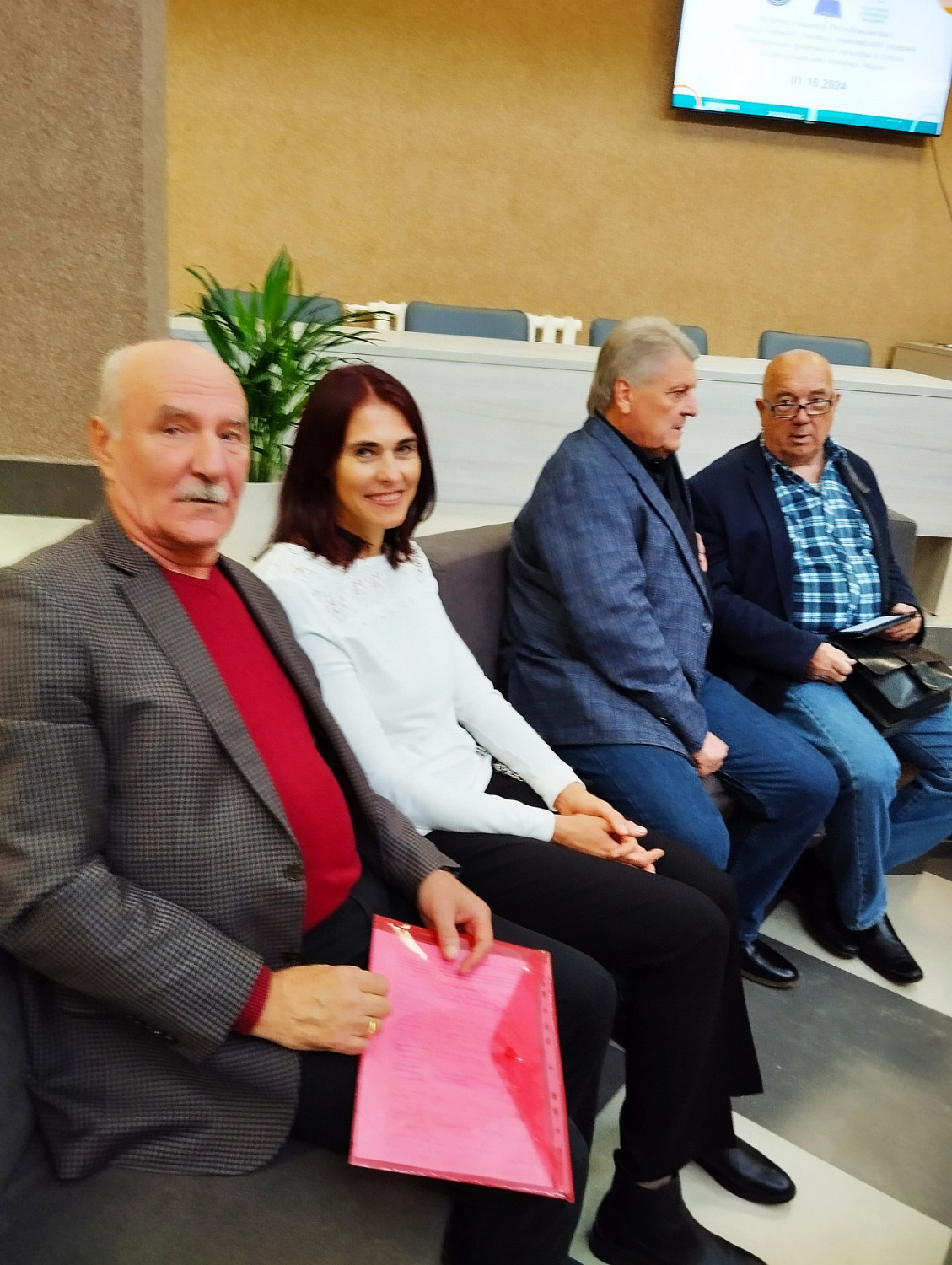 1 октября 2024 года Белорусское общественное объединение "Ветераны физической культуры и спорта" провело торжественное мероприятие в Республиканском государственном училище олимпийского резерва, посвященное Дню пожилых людей и встрече Олимпийских чемпионо