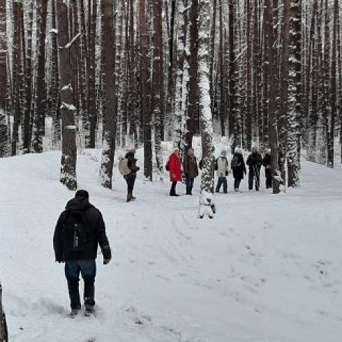 Ветераны туристы в зимнем походе