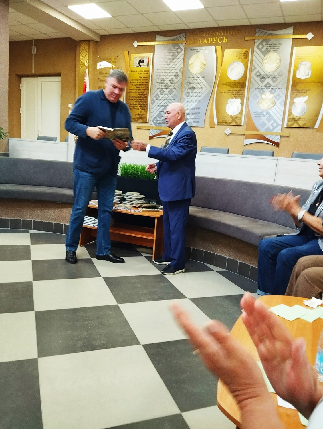 1 октября 2024 года Белорусское общественное объединение "Ветераны физической культуры и спорта" провело торжественное мероприятие в Республиканском государственном училище олимпийского резерва, посвященное Дню пожилых людей и встрече Олимпийских чемпионо