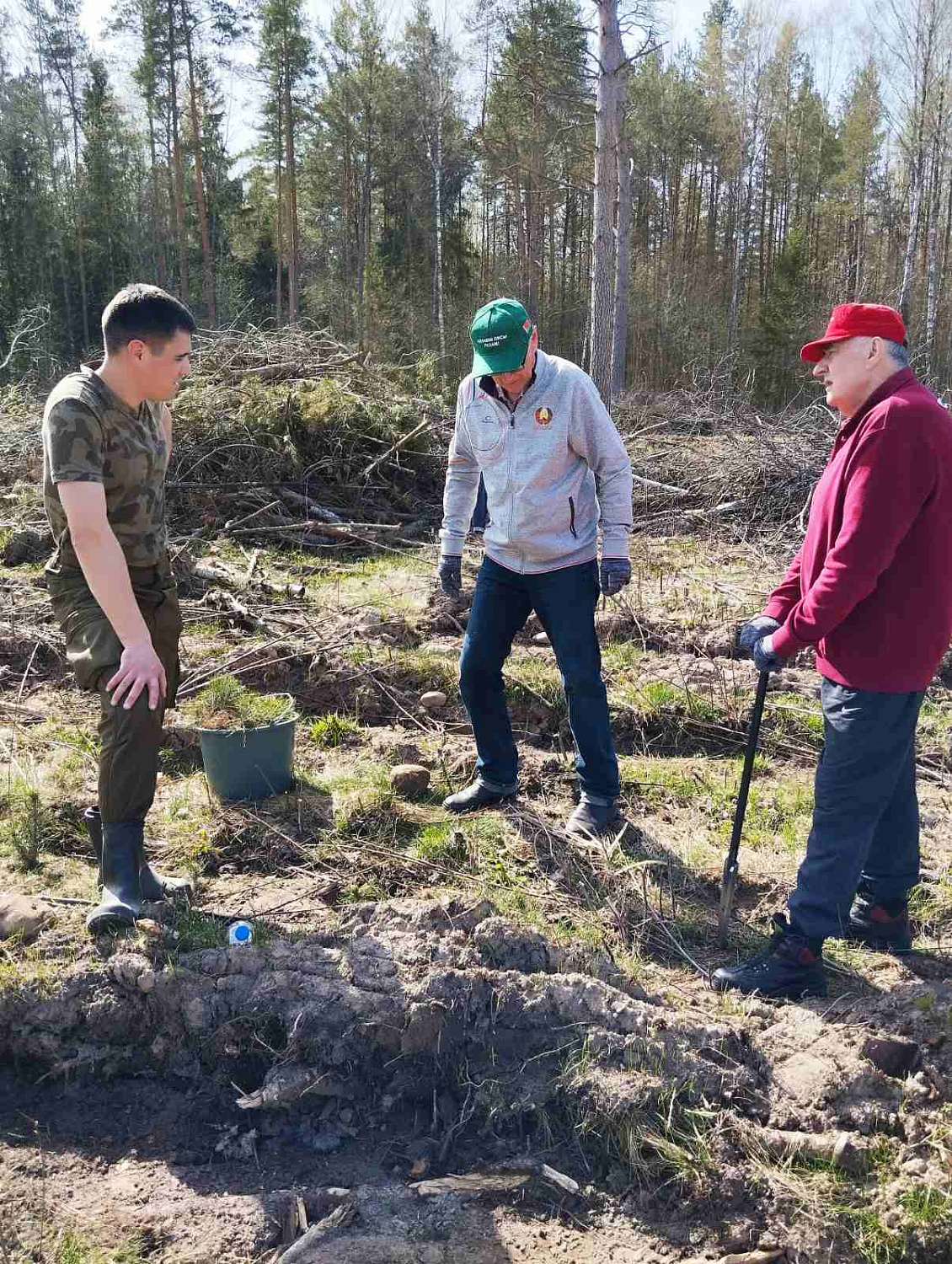10 апреля состоялась добровольная акция «Аднавiм лясы разам»