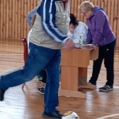 Ветераны спора провели соревнования по футбольному снайперу