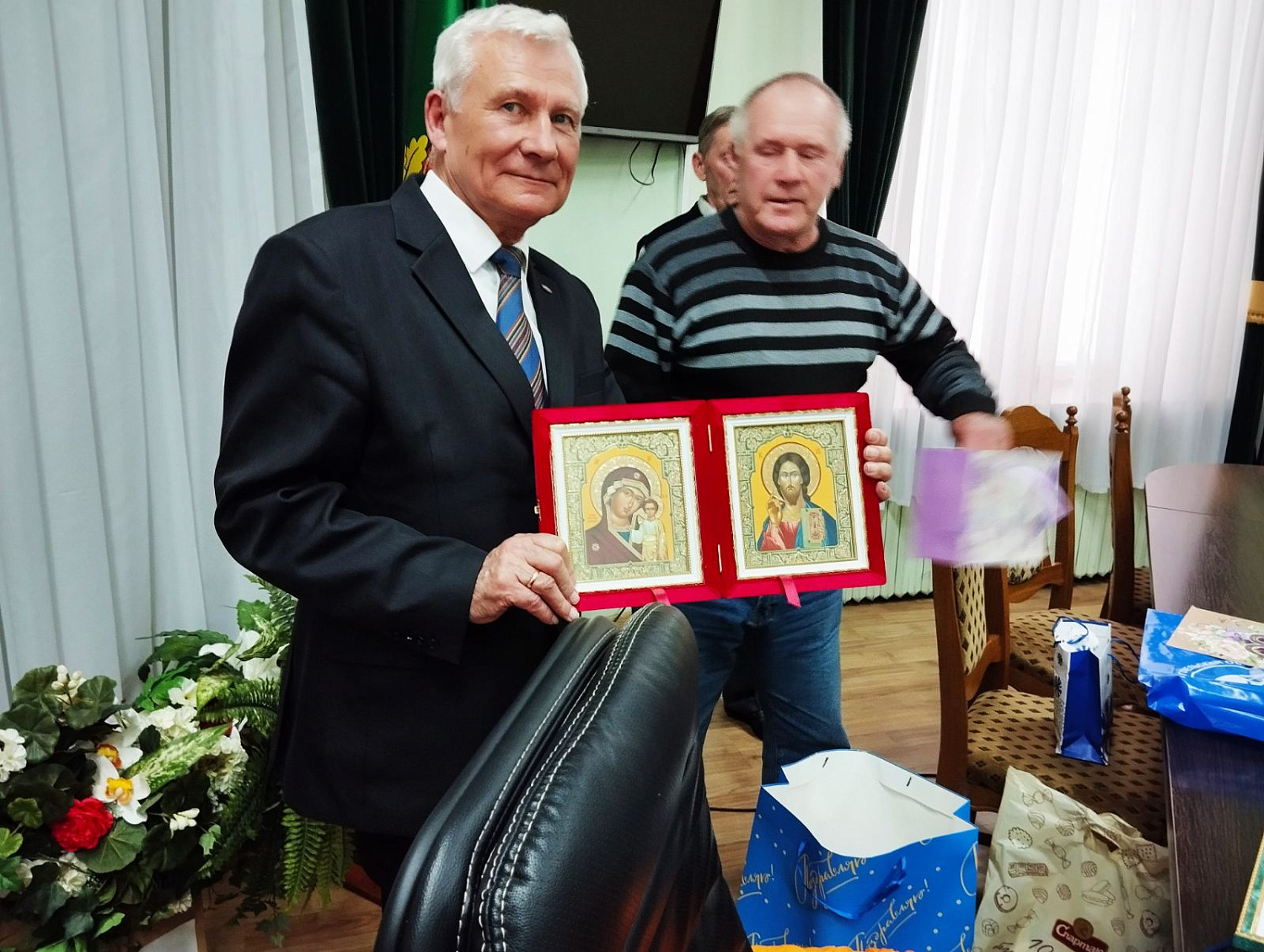 С 80-летним юбилеем поздравили Николая Нилова