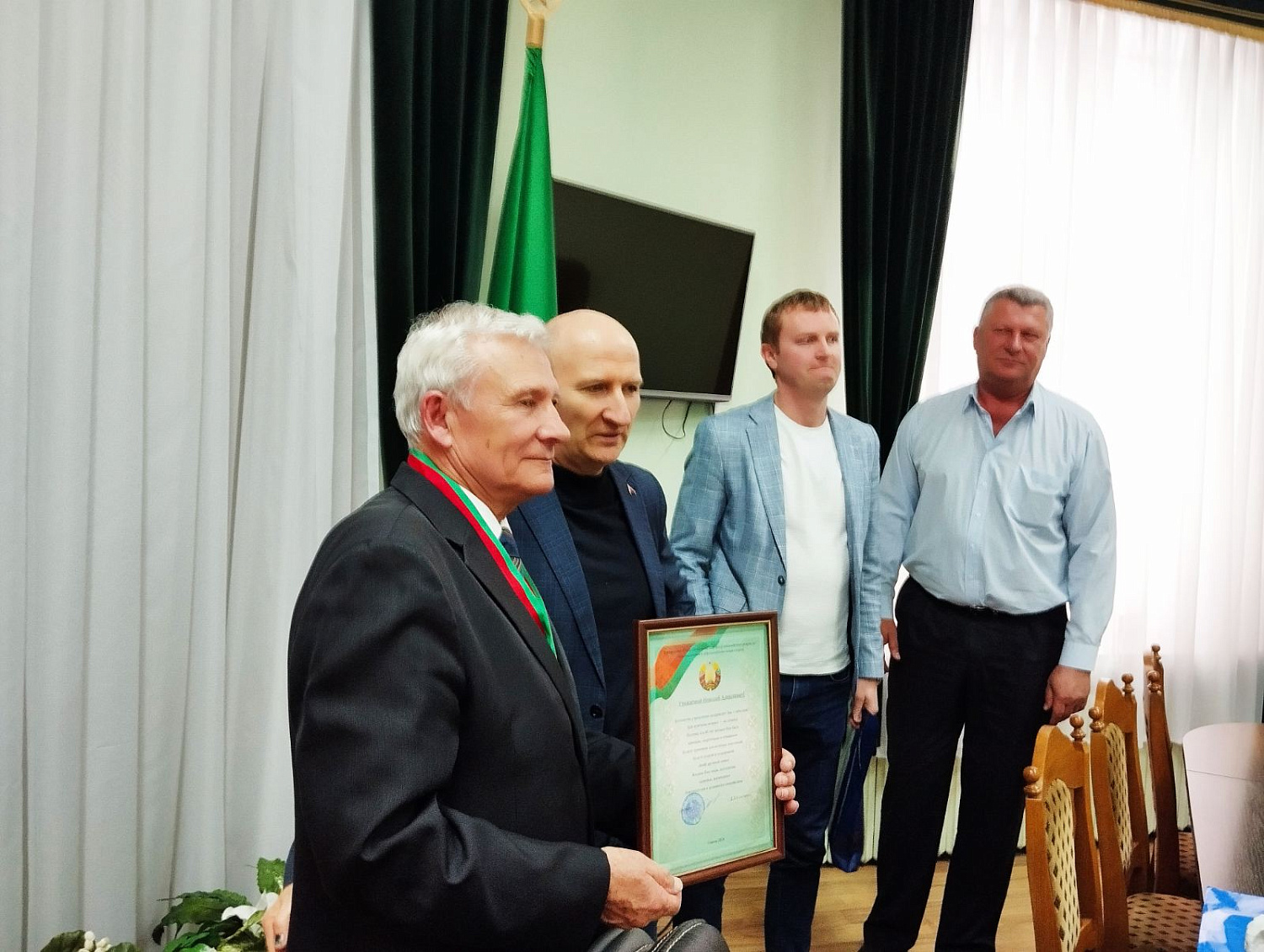 С 80-летним юбилеем поздравили Николая Нилова