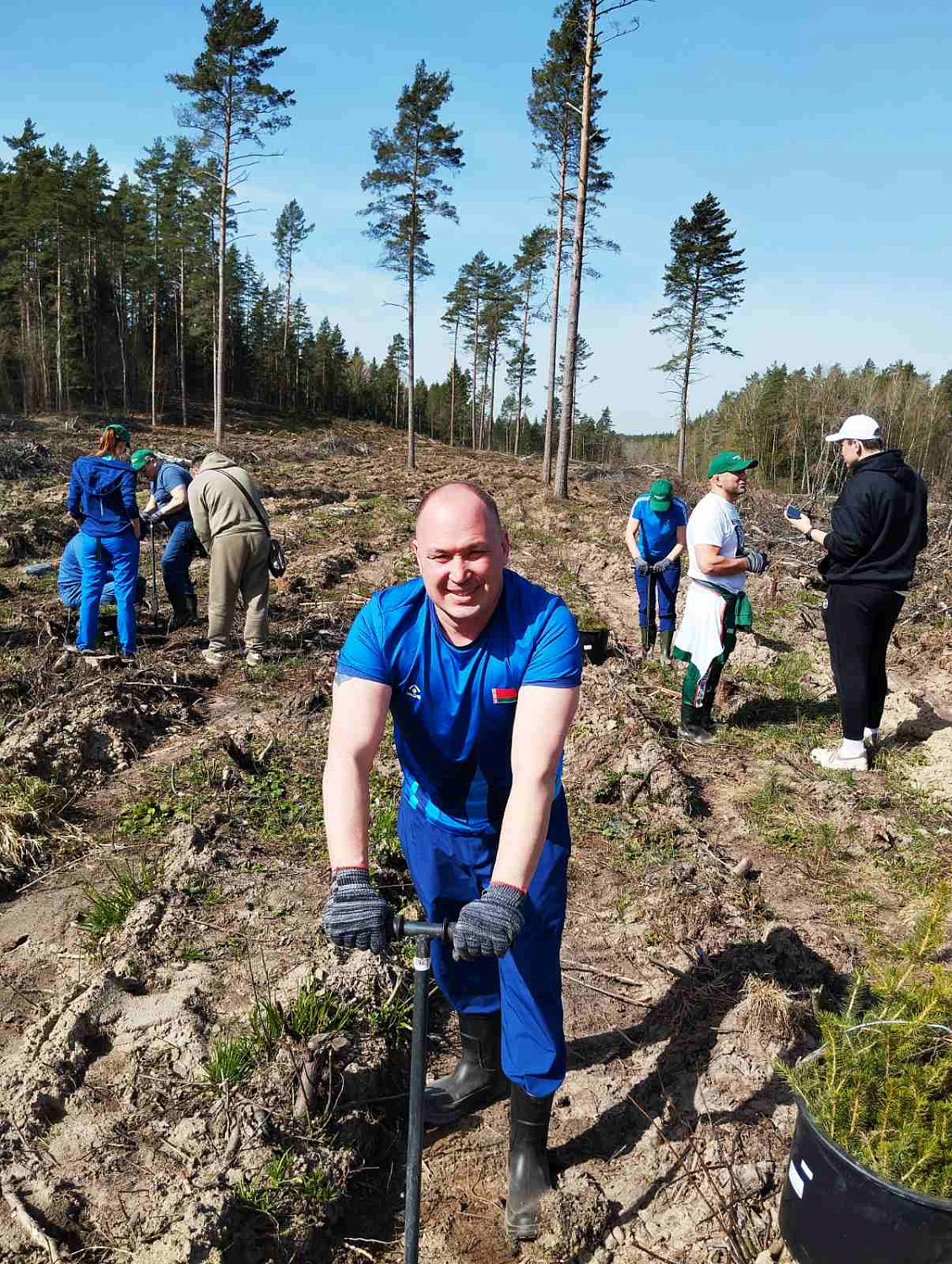 10 апреля состоялась добровольная акция «Аднавiм лясы разам»