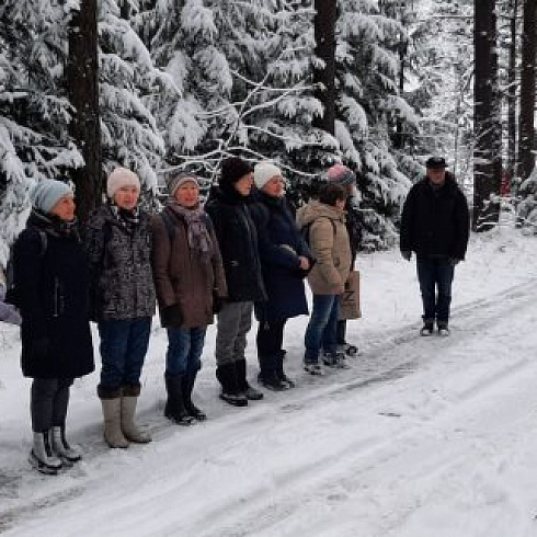 Ветераны туристы в зимнем походе