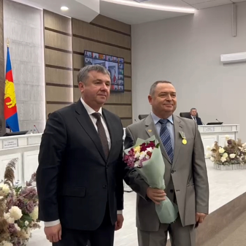 Юрий Витольдович Шулейко вручил юбилейную медаль