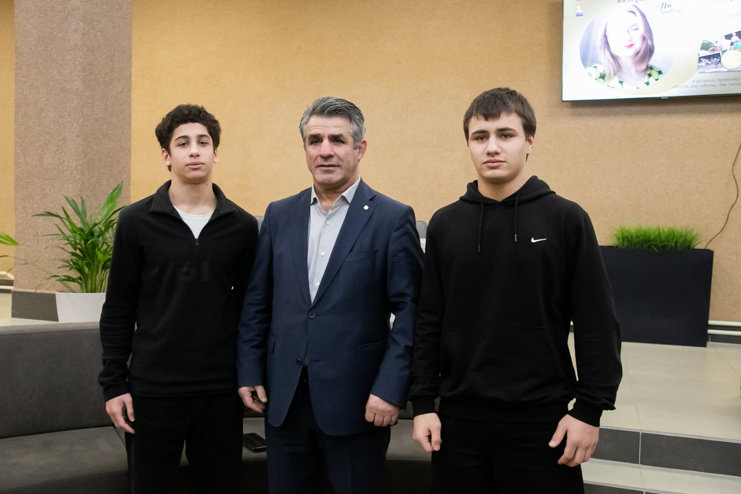 Презентация книги «По ту сторону медали»